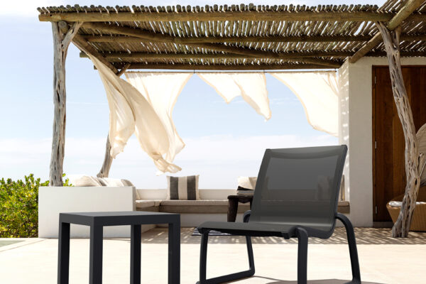 1007_pl_chair_ocean_side_table