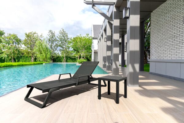 1061_tropic_ocean_side_table