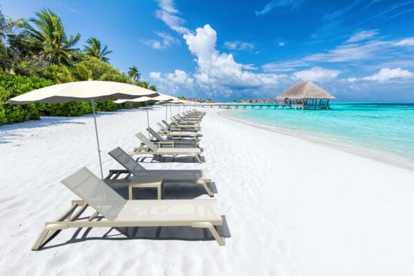 1088_tropic_ocean_side_table
