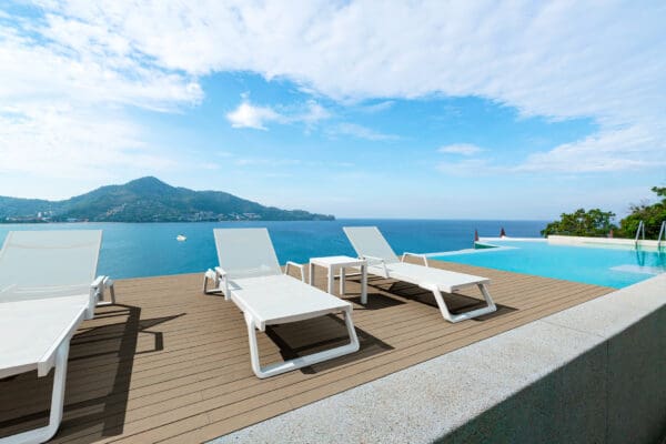 1091_tropic_ocean_side_table