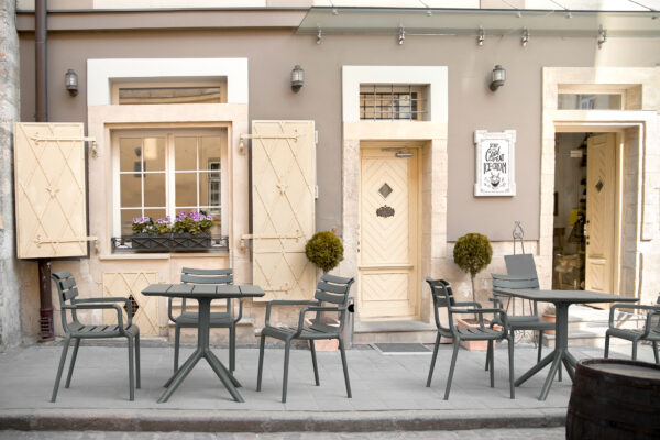 1136_paris_paris_table_80