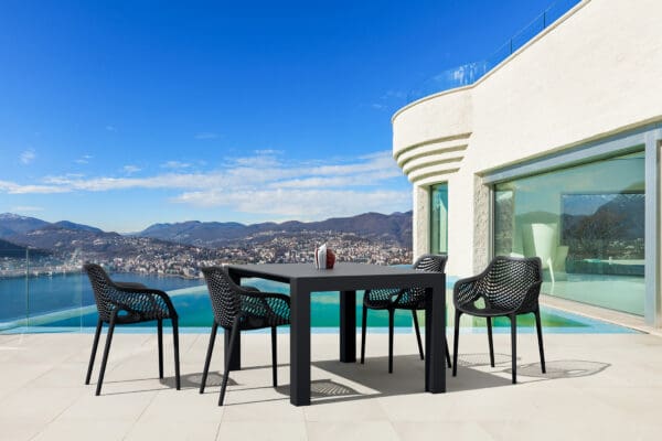 829_airxl_vegas_table_140