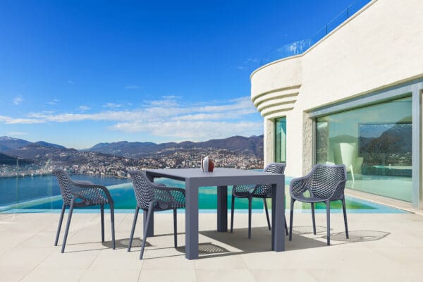 830_airxl_vegas_table_140