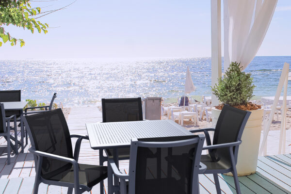 916_pacific_armchair_sky80